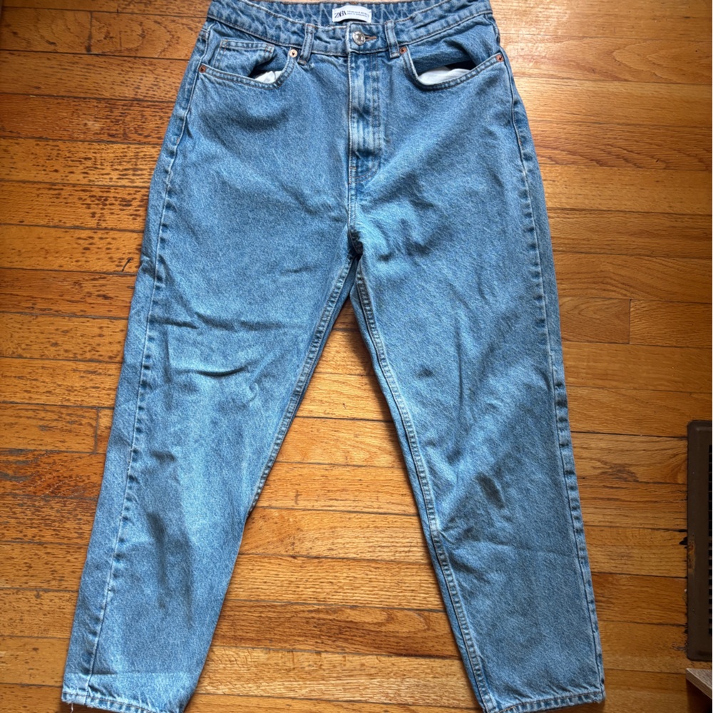 Zara Women’s Straight Blue Jeans